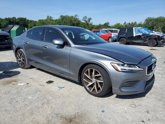 2020 Volvo S60 T5 Momentum 2.0L FWD - 3
