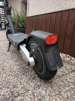Elektrická koloběžka Xiaomi Electric Scooter 5 Pro - 3