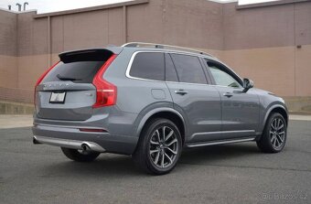 2018 Volvo XC90 T5 Momentum 5-Passenger AWD - 3