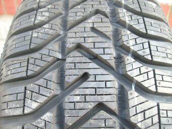 zimní Pirelli Scala Kamiq 195.60.16 - 3