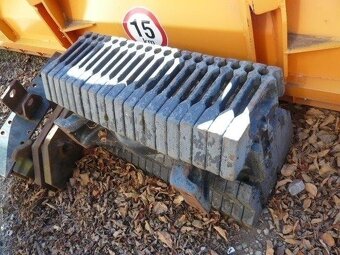 závaží na traktor zetor - 1.000,-Kč za kus, - 3