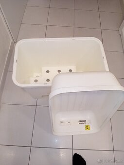 Plastová sedačka s úložným prostorem - 3