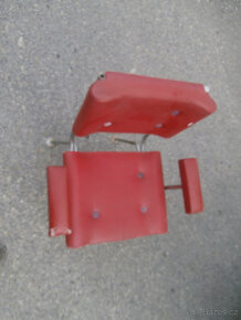 Židle kovová čalouněná koženkou stará RETRO za 300 kč - 3