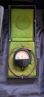 Staré elektrické měřící přístroje - 3