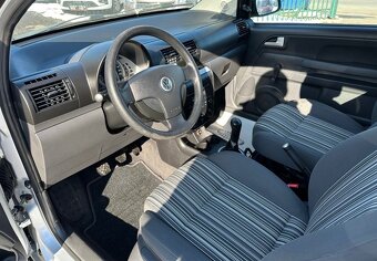 Prodám Volkswagen Fox 1,4i 55kw - 3