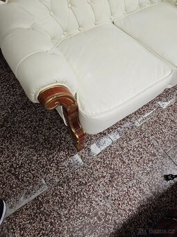 CHESTERFIELD SEDAČKA ŠTÝLOVA ,V KOMBIN.S DREVOM - 3