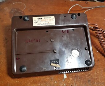 Tlačítkový telefon Tesla z roku 1983 - 3