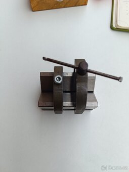 Dvojitá prisma s třmenem - 3