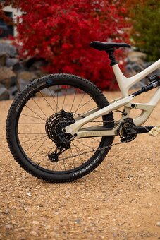 YT Capra CF Comp 2020 - 3
