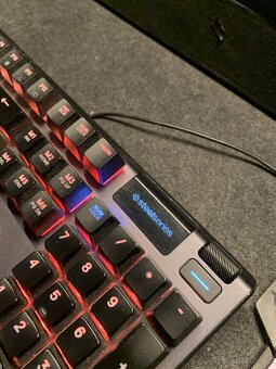 Luxusní klávesnice SteelSeries Apex 5 v perfektním stavu - 3