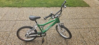 WOOM 3 (16") + stojánek + helma na kolo (zelená barva) - 3