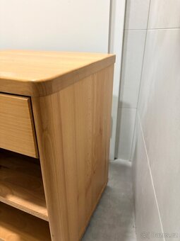 Dřevěný noční stolek a šuplíkem - 3