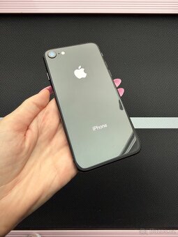iPhone 8 64GB Black - 3