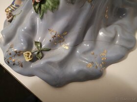 Porcelánová plastika Royal Dux sedící ženy - 3