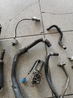 Startér + díly z motoru Suzuki-Subaru - 3