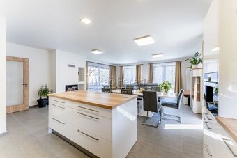 Prodej, rodinný dům, dispozice 4+kk/Garáž, terasa, bazén, po - 3