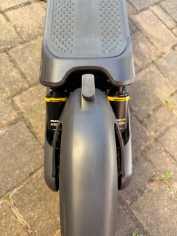 Ninebot KickScooter MAX G2 E by Segway - 3