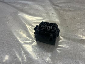 ROZDĚLOVACÍ KOSTKA VZDUCHU MERCEDES W164 A2513200058 - 3