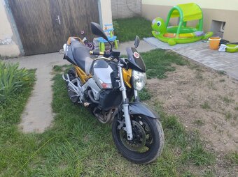 Suzuki GSR 600 - 3