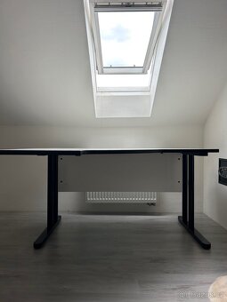 Ergonomický kancelářský stůl s výřezem - 3