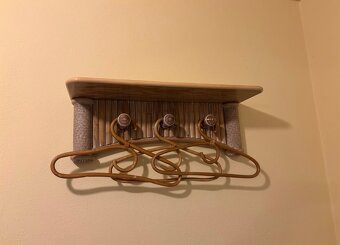 Komoda se zrcadlem a věšákem - 3