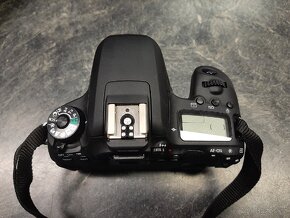 Zrcadlovka Canon eos 77D - 3