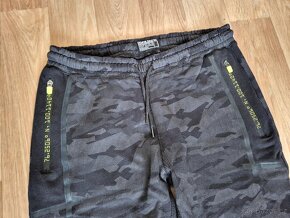 Černošedé maskáčové tepláky, vel. 170, C&A - 3