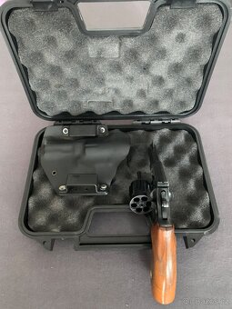 Prodám revolver - 3