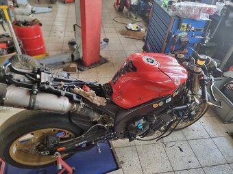 Yamaha r1 okruhovka - 3