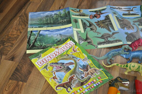 set hraček, dinosuři, auta, nažehlovací obrázky - 3