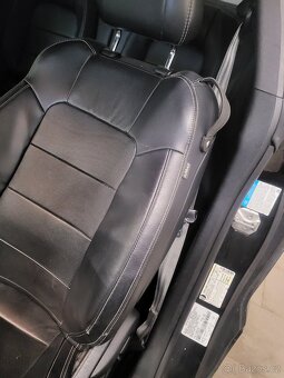 Interiér ford mustang gt pěti litr - 3