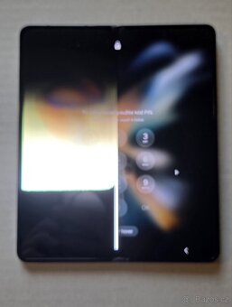 Samsung Galaxy Z Fold 4 poškozený - 3