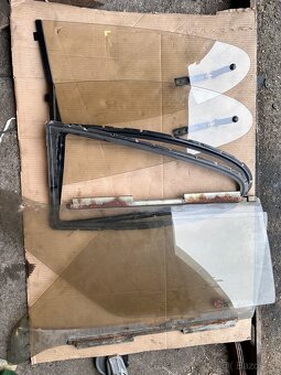 Bronzová vyklápěcí a boční okna na Ford Capri Mk II a III - 3