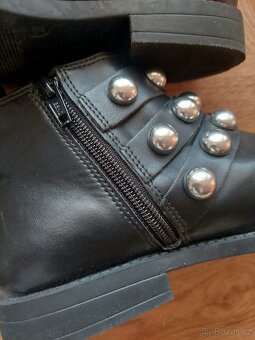 Černé kotníkové boty se cvočky H&M vel. 38 - 3
