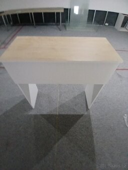 Stolek - 3