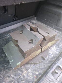 Velky prizmaticky svěrák - 3