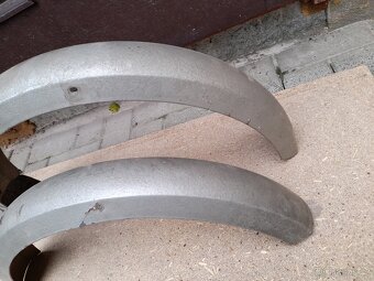 Blatníky Babetta 207, cena za oba 300,- - 3