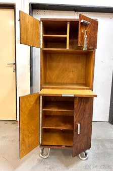 Dřevěná Skříň, 20.-30. léta - 3