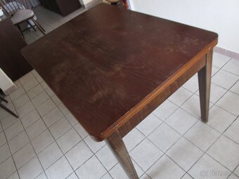 HISTORICKÝ JÍDELNÍ STŮL - 3