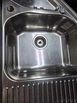 rohový nerez dřez s baterií - 3