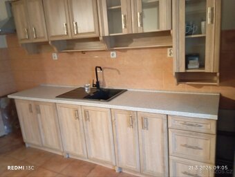 Kuchyňská linka s kamenným dřezem - 3