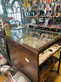 Prodám vybavení obchodu: regály, pulty - 3