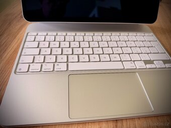 iPad Pro 13" M4 + Magic Keyboard, bílá CZ - 3
