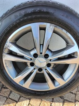 Pneu Mercedes Benz V 235/55R 17 - 3
