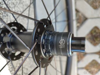 Zadní kolo Specialized. - 3