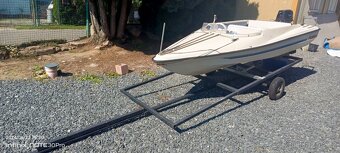 Člun s motorem Tohatsu 5Hp - 3