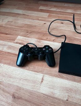 Prodám PlayStation 2 + 2 hry - 3