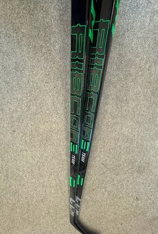 HOKEJKA CCM RIBCOR TRIGGER TEAM, flex 65, zahnutí 29 - 3