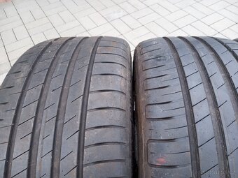 225/40/18 - 3