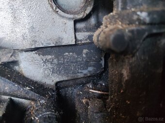 Škoda Felicia - motor s převodovkou - 3